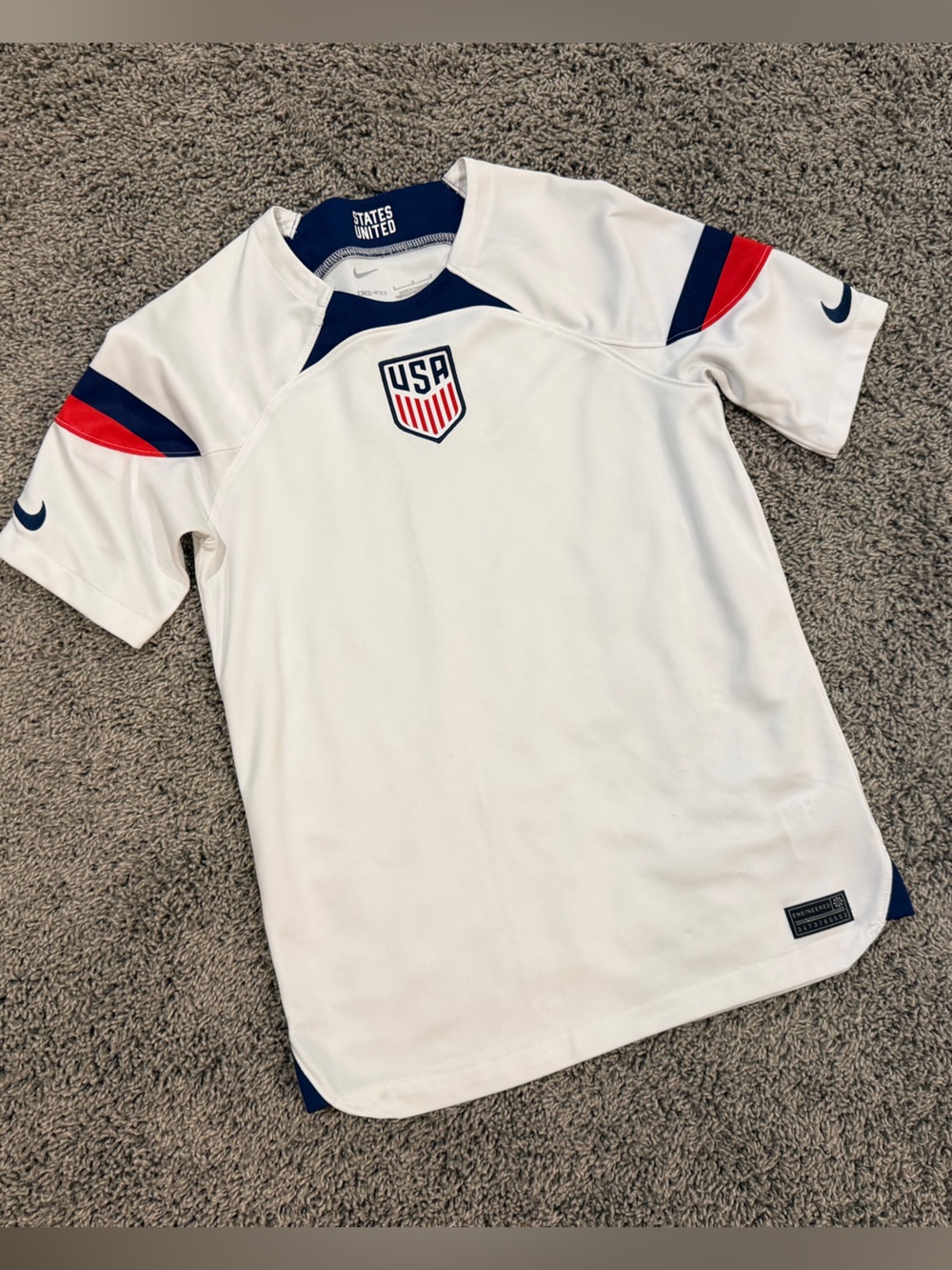 Youth Nike USA Soccer Jersey with Navy & Red Accents, size Large